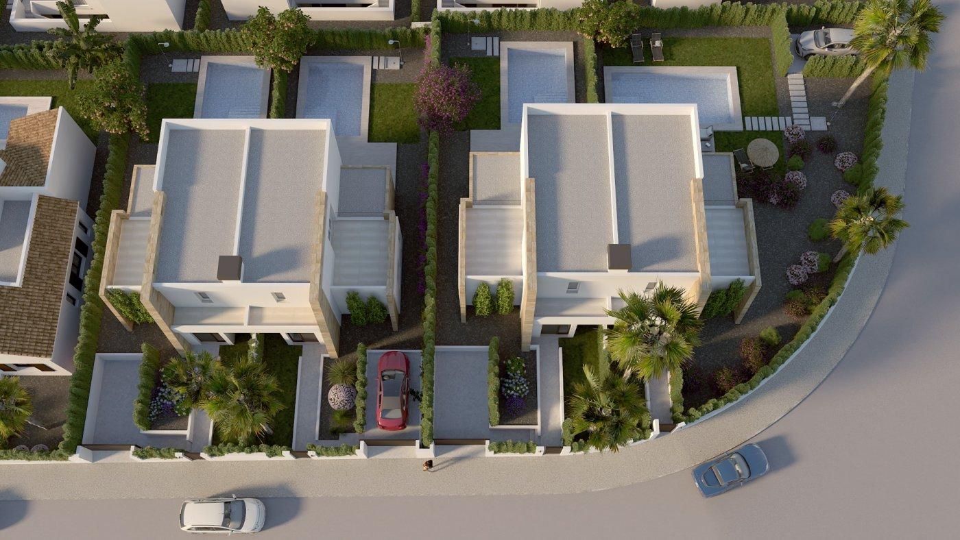 New build residential complex in Algorfa featuring independent and semi-detached villas and apartments with communal pool. Just 15 minutes from Guardamar del Segura beaches and 35 minutes from Alicante airport.