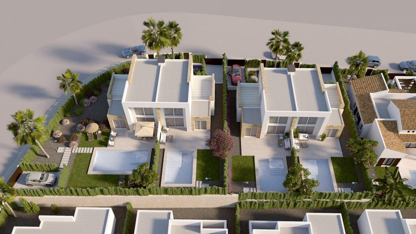 New build residential complex in Algorfa featuring independent and semi-detached villas and apartments with communal pool. Just 15 minutes from Guardamar del Segura beaches and 35 minutes from Alicante airport.