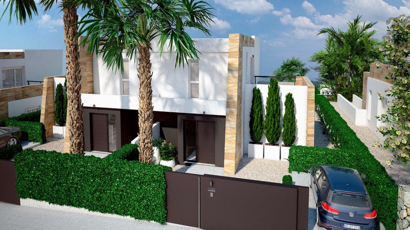 New build residential complex in Algorfa featuring independent and semi-detached villas and apartments with communal pool. Just 15 minutes from Guardamar del Segura beaches and 35 minutes from Alicante airport.