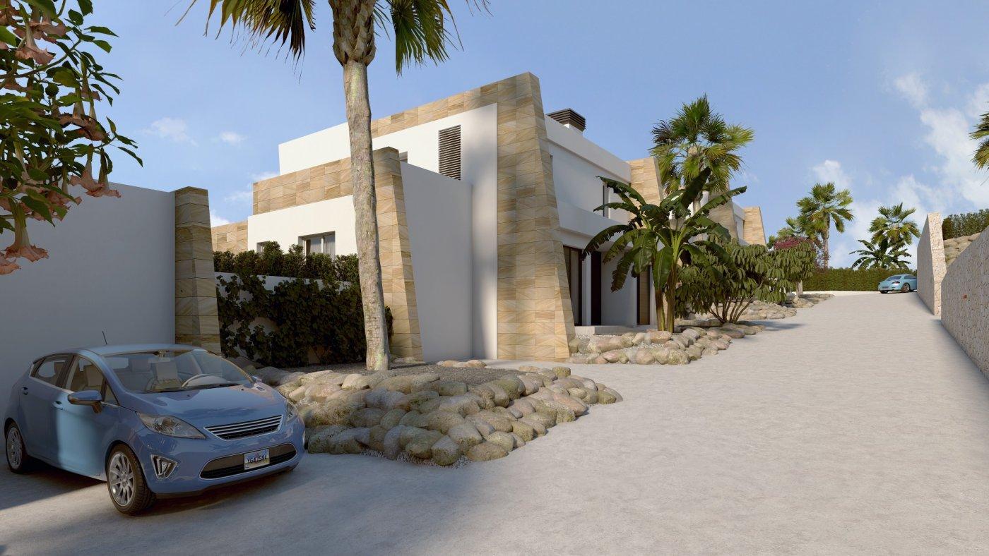 New build residential complex in Algorfa featuring independent and semi-detached villas and apartments with communal pool. Just 15 minutes from Guardamar del Segura beaches and 35 minutes from Alicante airport.